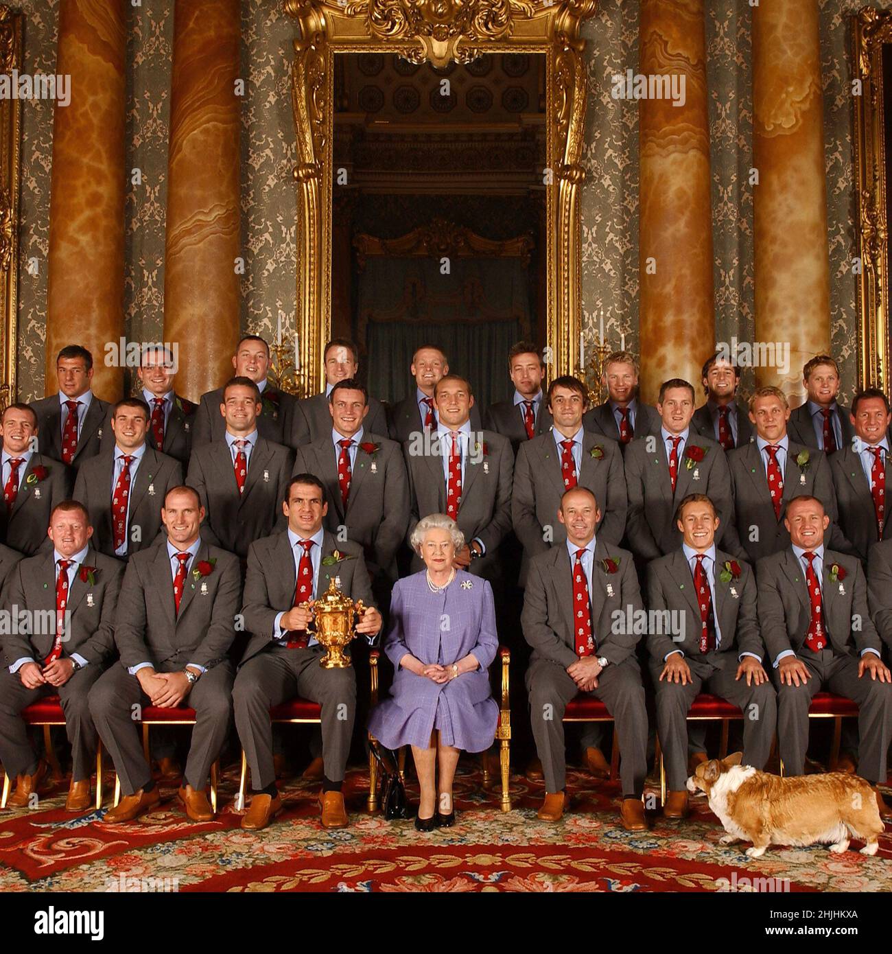 File photo dated 08/12/03 of Queen Elizabeth II - and Berry the corgi, with the England rugby squad, at a reception at Buckingham Palace in London to celebrate winning the Rugby World Cup. Issue date: Sunday January 30, 2022. Stock Photo