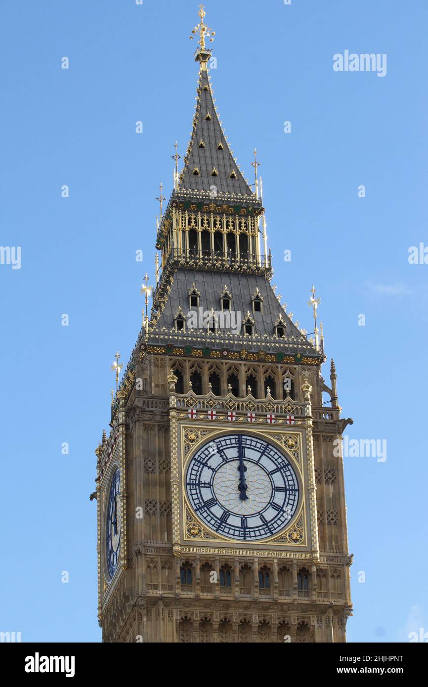 London, UK. 29th Jan, 2022. The Elizabeth Tower, commonly known as Big Ben seen unveiled after undergoing intricate conservation work which began in 2017. Completed in 1859, the design of the clock tower was undertaken by Charles Barry.London is slowly gaining its footfall with Covid 19 restrictions being further lifted in the UK. (Photo by David Mbiyu/SOPA Images/Sipa USA) Credit: Sipa USA/Alamy Live News Stock Photo