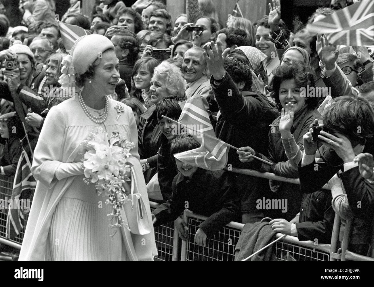 File photo dated 7/6/1977 of Queen Elizabeth II meeting people during her walk to Guildhall after she had attended the Silver Jubilee Thanksgiving Service at St Paul's Cathedral. Issue date: Sunday January 30, 2022. Stock Photo