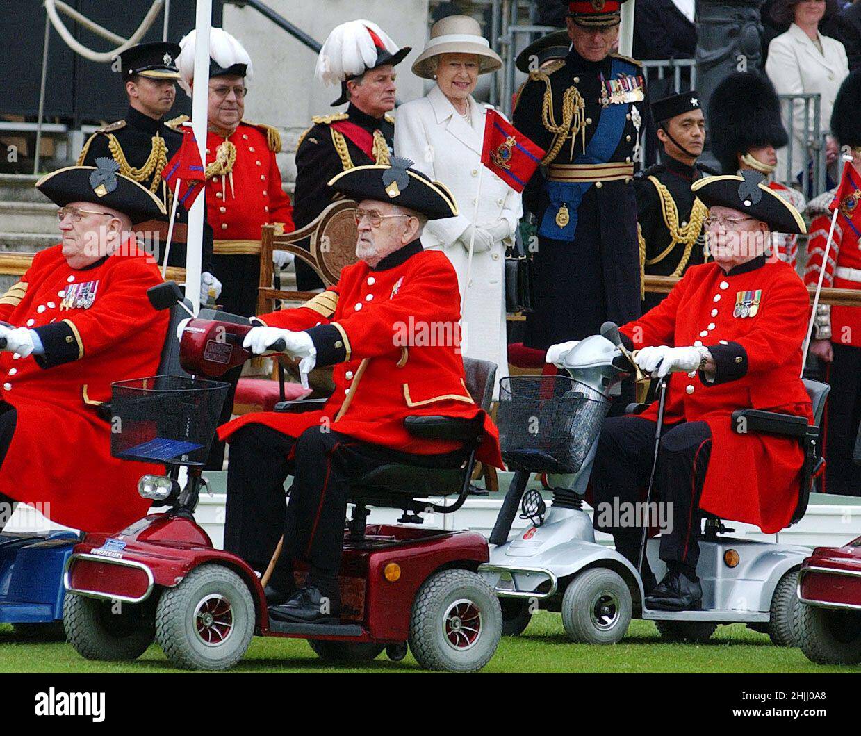 File photo dated 5/7/2002 of Queen Elizabeth II watching Chelsea Pensioners during the Royal Golden Jubilee Parade at Buckingham Palace, London. Issue date: Sunday January 30, 2022. Stock Photo