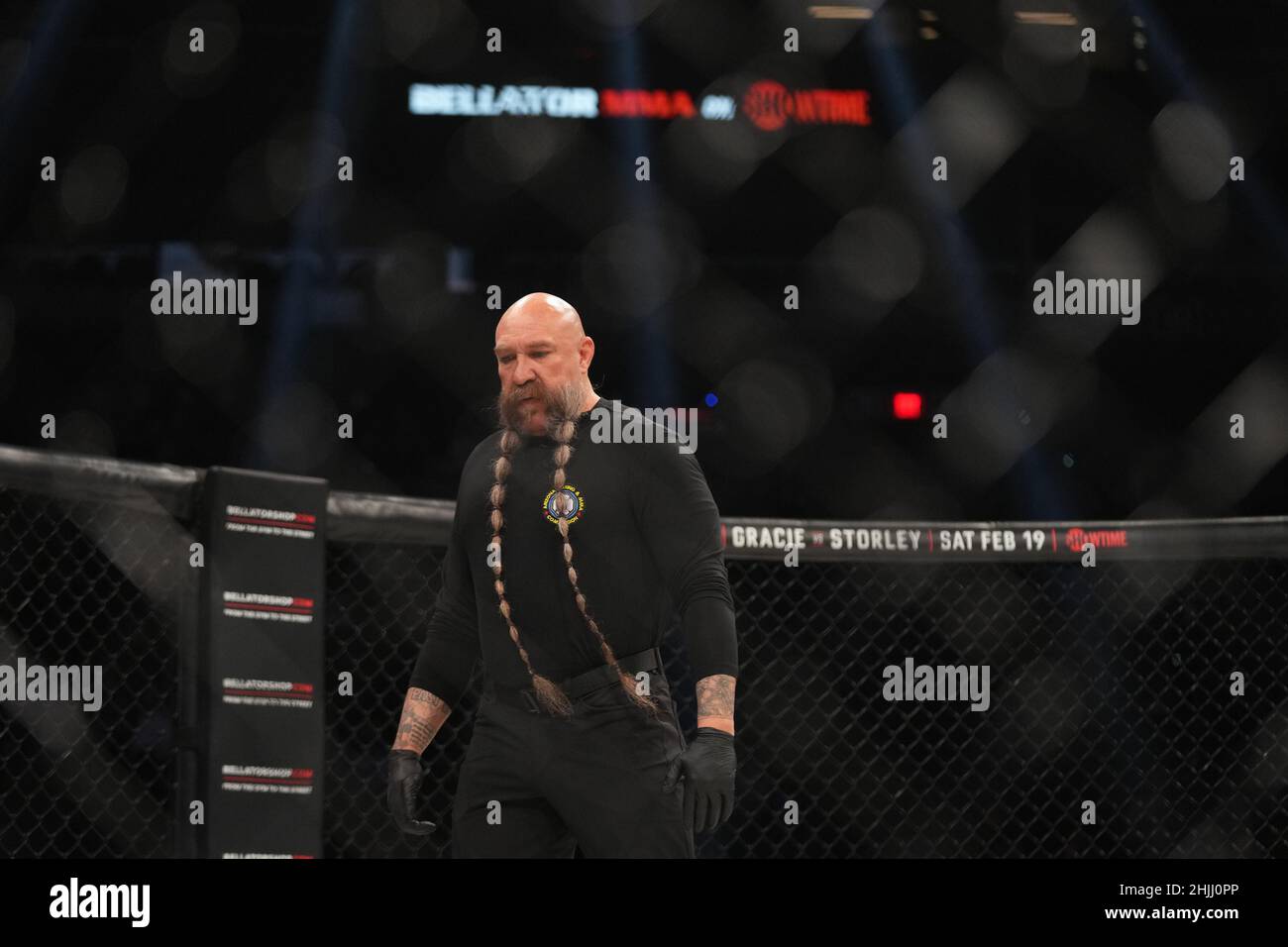 Phoenix, AZ, Phoenix, AZ, USA. 29th Jan, 2022. PHOENIX, AZ - JANUARY 29:  Referee Mike Beltran during the Bellator 273: Bader v Moldavsky event at  Footprint Center, on January 29, 2022 in
