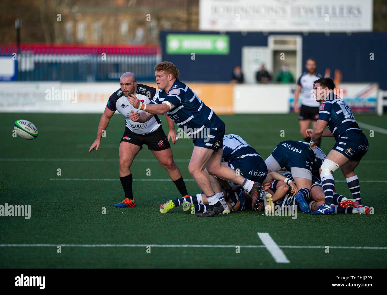 BUTTS PARK ARENA Coventry ,England 29th of January 2022 :  MATT JOHNSON of coventry passes the ball during the Greene King IPA Championship  match  between Coventry Rugby Vs Cornish Pirates  at Butts Park Arena Coventry UK . Final score: Coventry Rugby 21 : 31Cornish Pirates Stock Photo