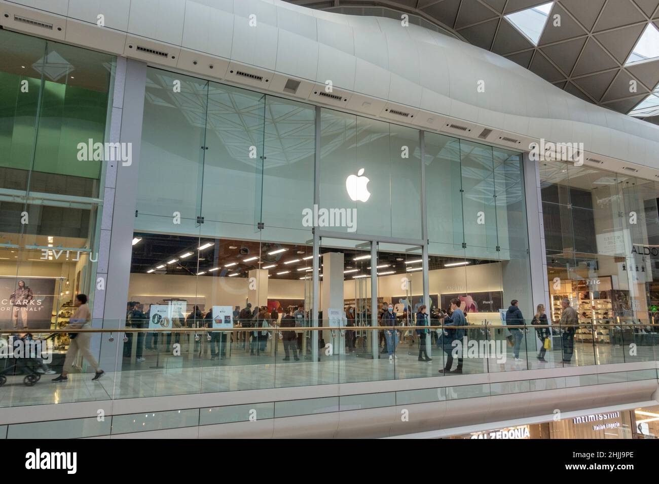 Apple store westfield shopping centre hi-res stock photography and images -  Alamy