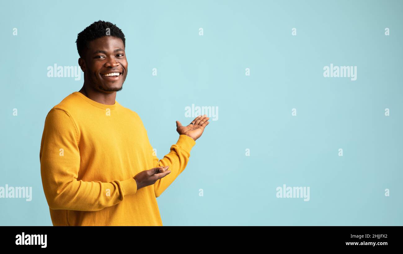 African american guy showing hi-res stock photography and images - Alamy