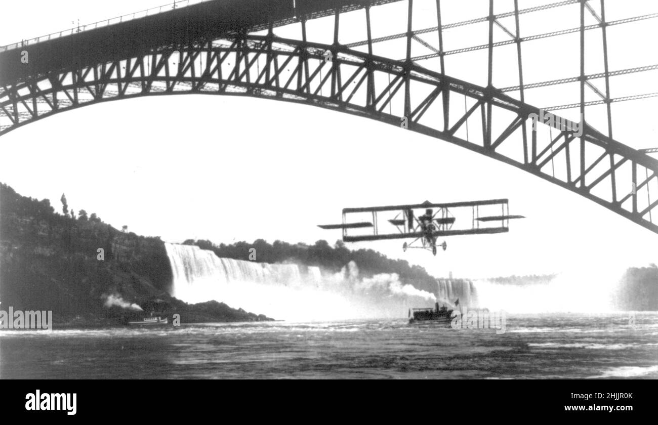 Lincoln Beachey's Flight under Niagara Falls Bridge - circa 1911 - Atmospheric action shot of American aviator Lincoln Beachey's daredevil stunt. Stock Photo