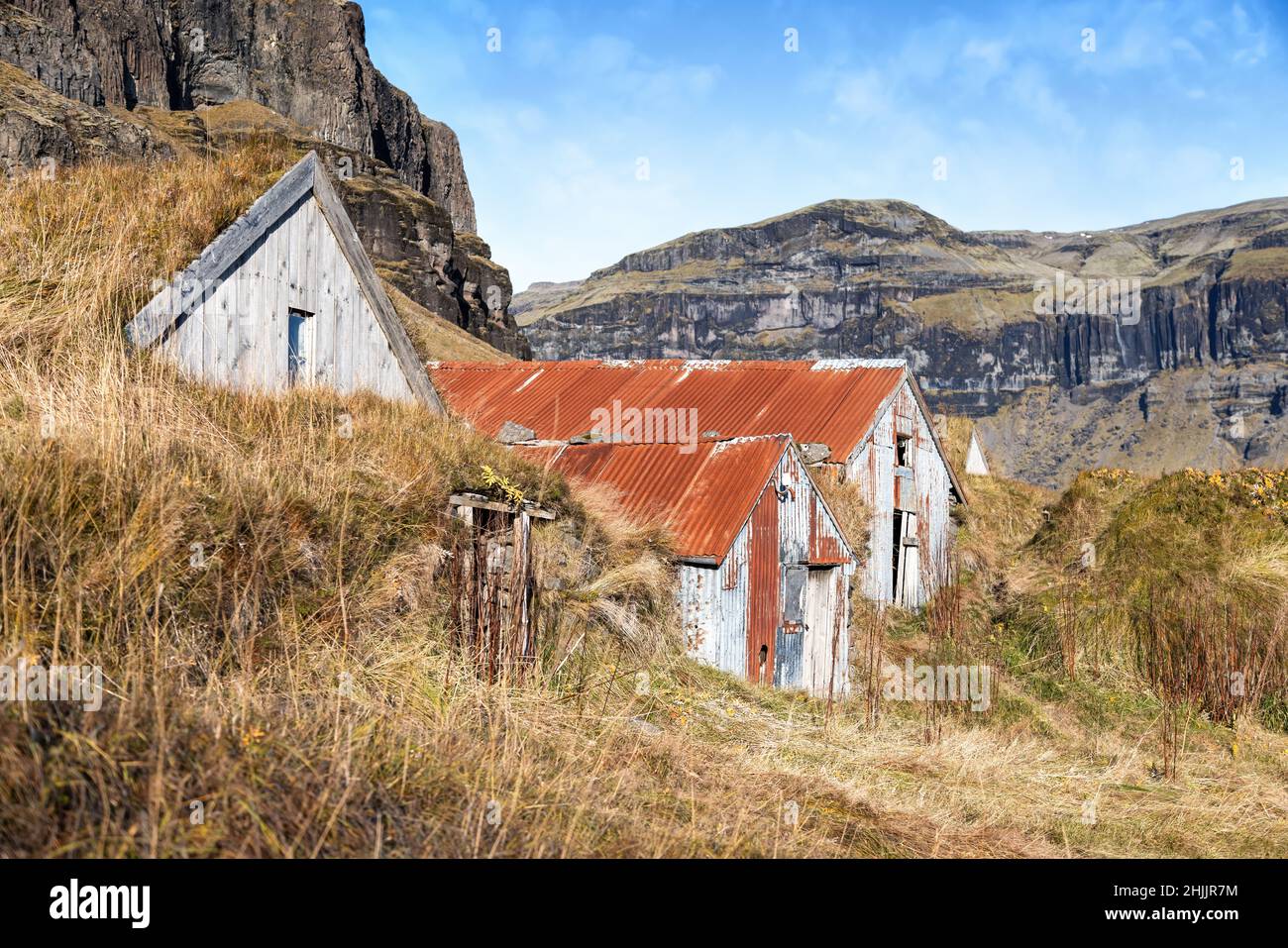 Farm buildings and outhouses built into the hillside in southern Iceland. These turf houses are traditional and built to insulate against the cold har Stock Photo