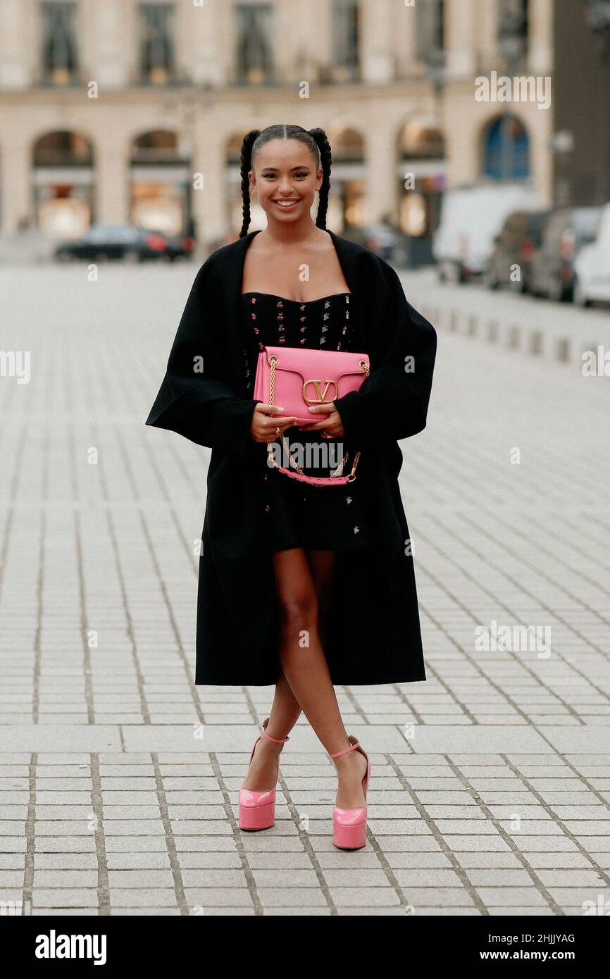 Street style, Paola Locatelli arriving at Valentino Spring Summer 2022