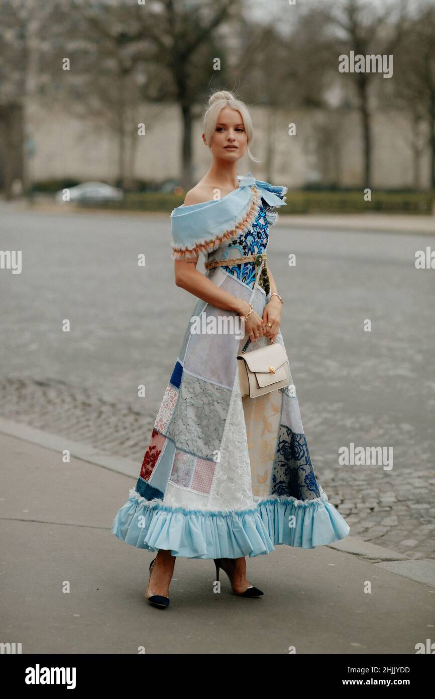 Viktor and rolf paris spring 2022 hi-res stock photography and images