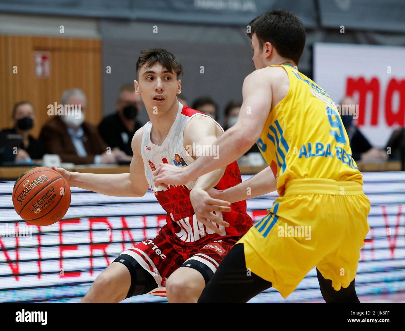 firo: 30.01.2022, basketball, BBL, easyCredit BBL, s.Oliver Wvºrzburg -  Alba Berlin Picture from left: Julius Boehmer (s.Oliver Wuerzburg) and  Jonas Mattisseck (ALBA BERLIN) Our terms and conditions apply, can be  viewed at