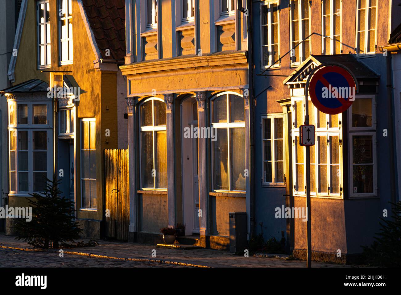 Slow travel Denmark: Late afternoon sun on a row of vintage town houses in Tønder Stock Photo