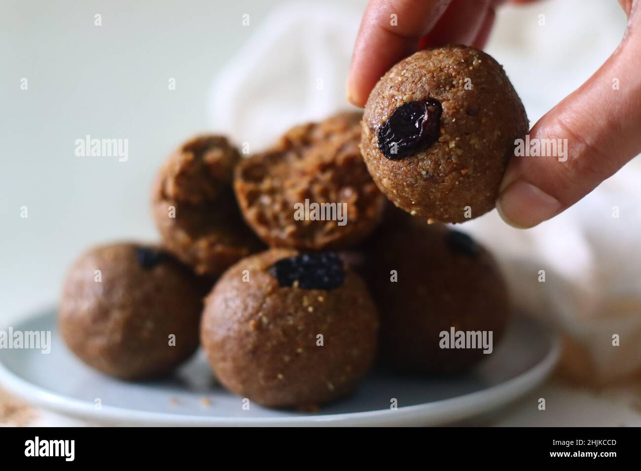 White til laddu. A healthy, delicious, and nutty indian sweet dish prepared with white sesame seeds, jaggery, freshly grated coconut and raisins. Shot Stock Photo