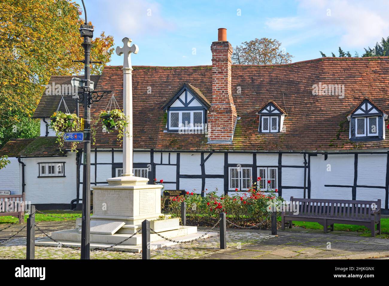 War Memorial and period house, High Street, Bray, Berkshire, England, United Kingdom Stock Photo