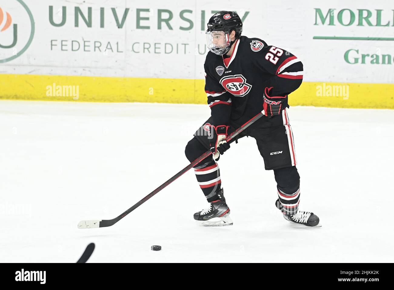 St. Cloud State Huskies hockey flip it past North Dakota, 3-1