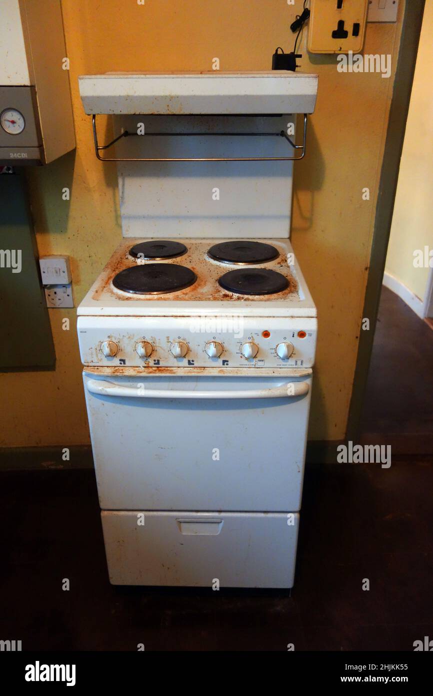 broken dirty old oven cooker in a messy kitchen Stock Photo Alamy