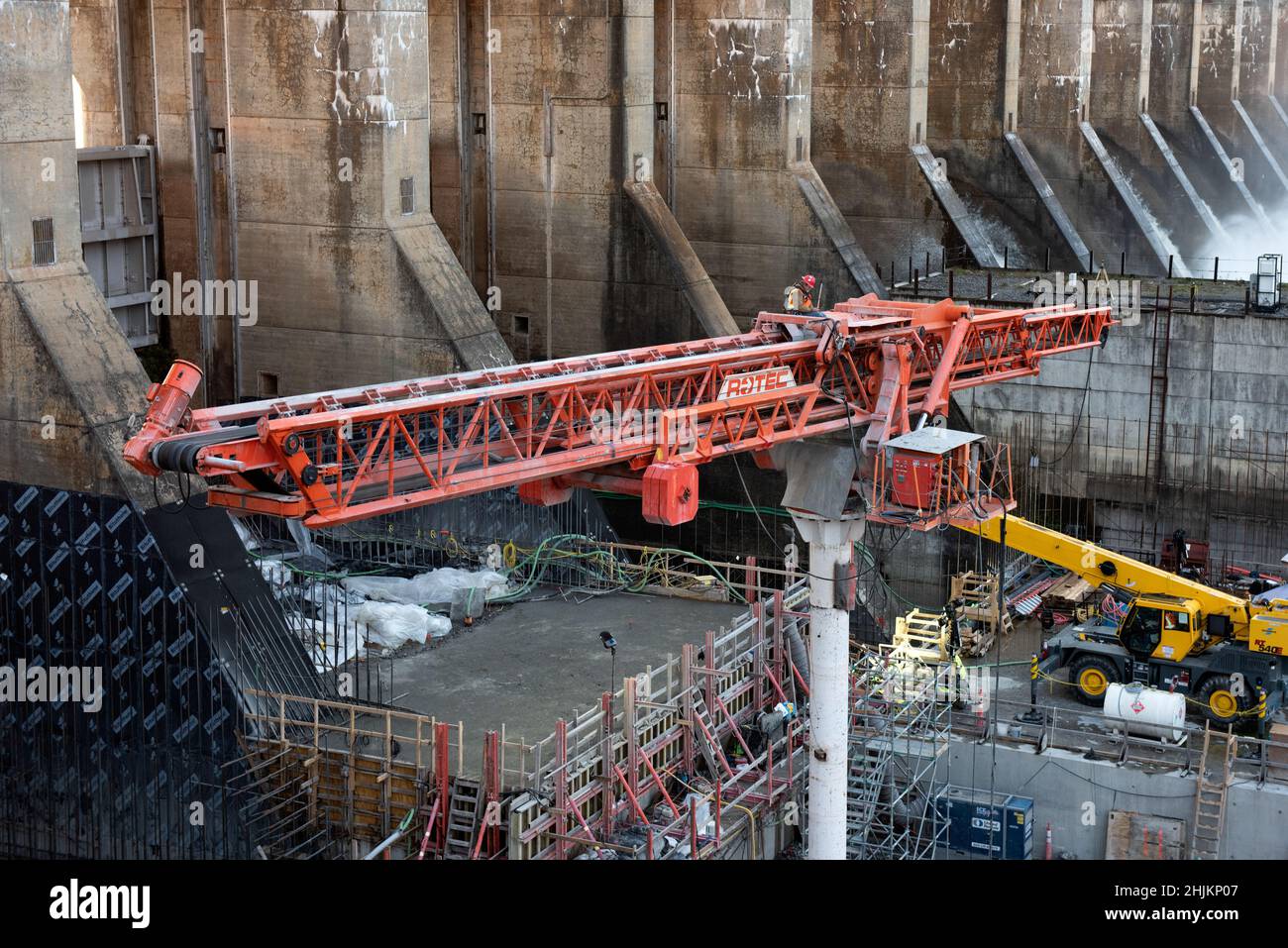 The U.S. Army Corps of Engineers Nashville District constructs a new