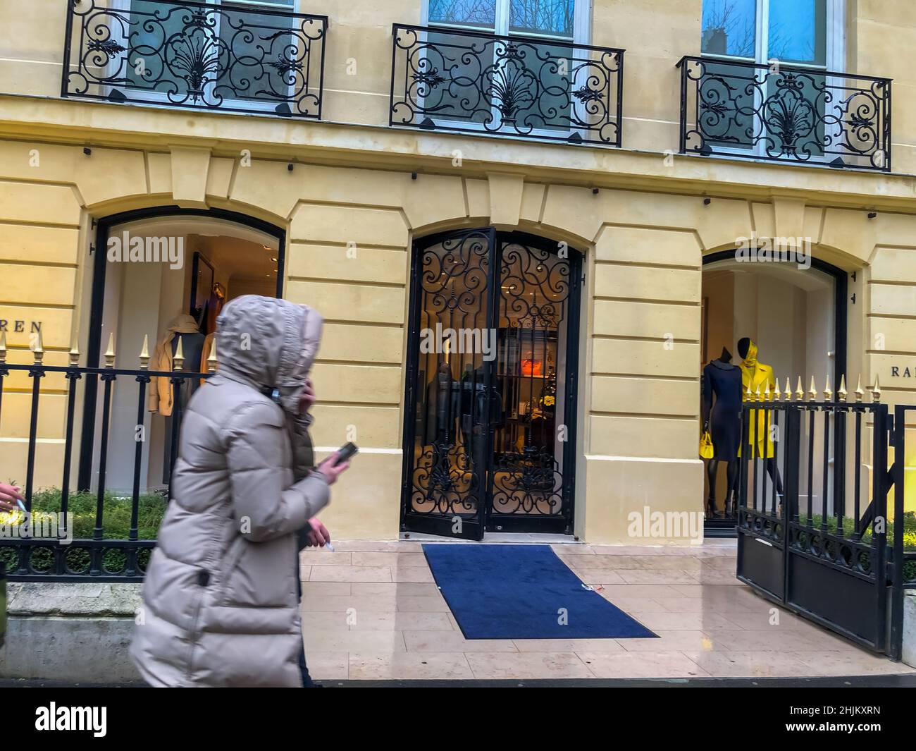 Paris, France, Luxury Fashion Shops fronts, Ralph Lauren Store, Ave.  Montaigne, Paris shop street Stock Photo - Alamy