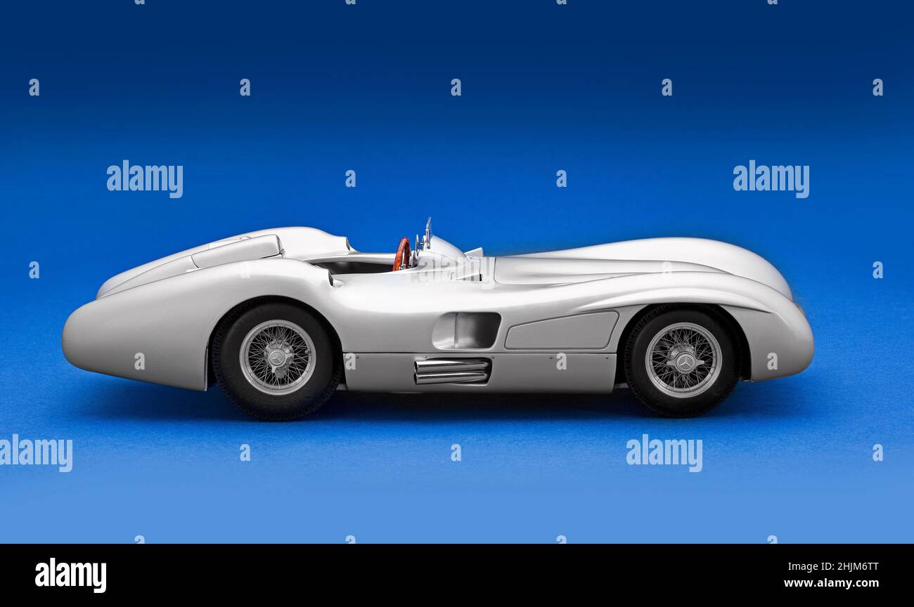 CMC 1/18 Mercedes-Benz W196R 1954/55 Streamliner body | eBay