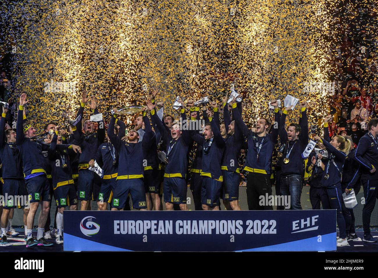 EHF Euro 2022. Final: Sweden National Team celebrates the Gold Medal Stock Photo