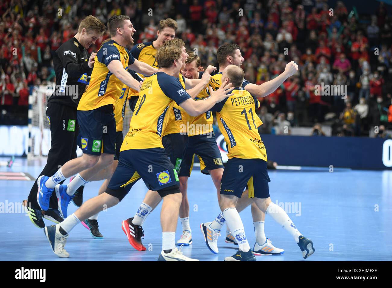 EHF Euro 2022. Final: Sweden National Team celebrates the Gold Medal Stock Photo