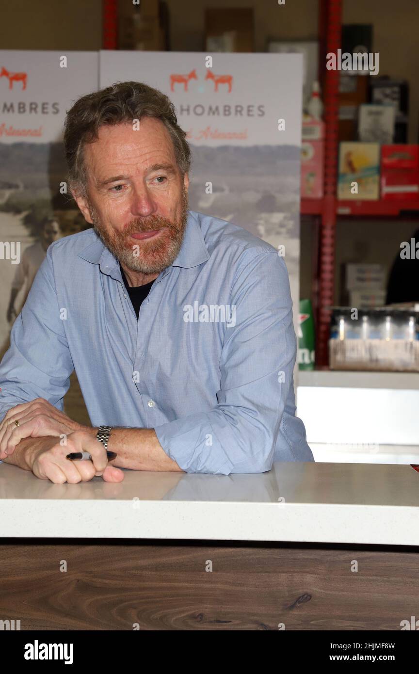Las Vegas, Nevada, USA. 30th Jan, 2022. Bryan Cranston Breaking Bad Stars BRYAN CRANSTON and AARON PAUL Sign Bottles of 'Dos Hombres Mezcal' At In Person Bottle Signing Lee's Discount Liquor  Las Vegas, Nv  January 30, 2022 Credit: ENT/Alamy Live News Stock Photo