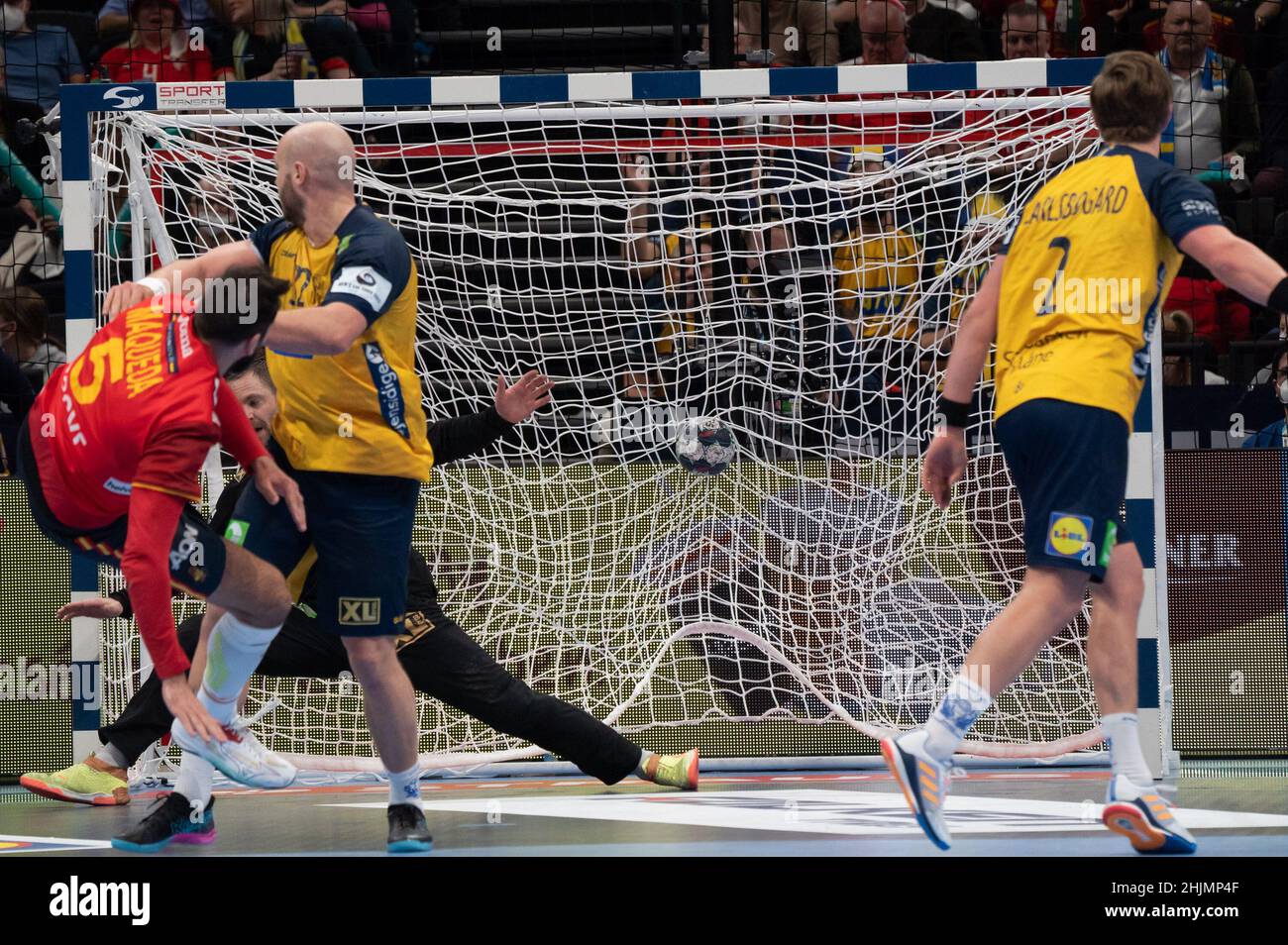Budapest. 30th Jan, 2022. Jorge Maqueda Peno (L) of Spain scores during the men's handball EURO 2022 final match between Sweden and Spain at the MVM Dome in Budapest, Hungary on Jan. 30, 2022. Credit: Attila Volgyi/Xinhua/Alamy Live News Stock Photo