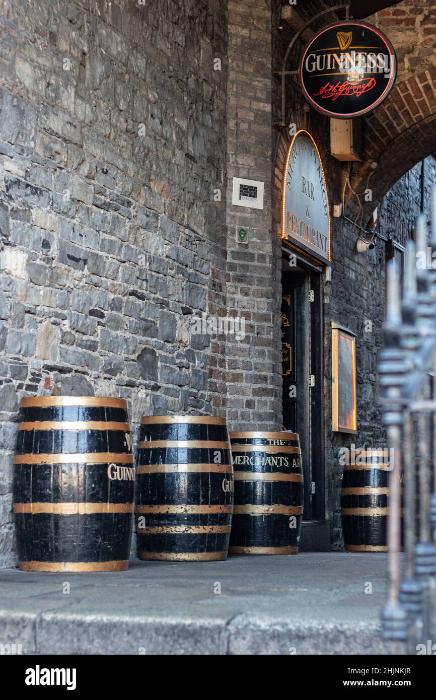Morning at the Temple Bar, Irish famous pubs, Temple Bar area, urban
