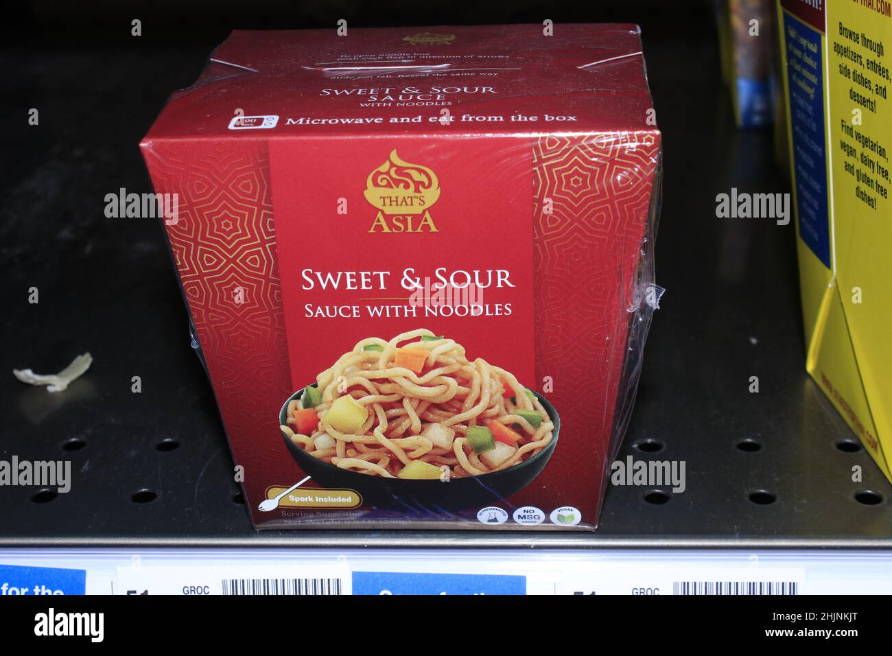 A closeup of THAT'S ASIA SWEET & SOUR SAUCE WITH NOODLES in a red box on a metal shelf at a Dillons grocery store in Kansas Stock Photo