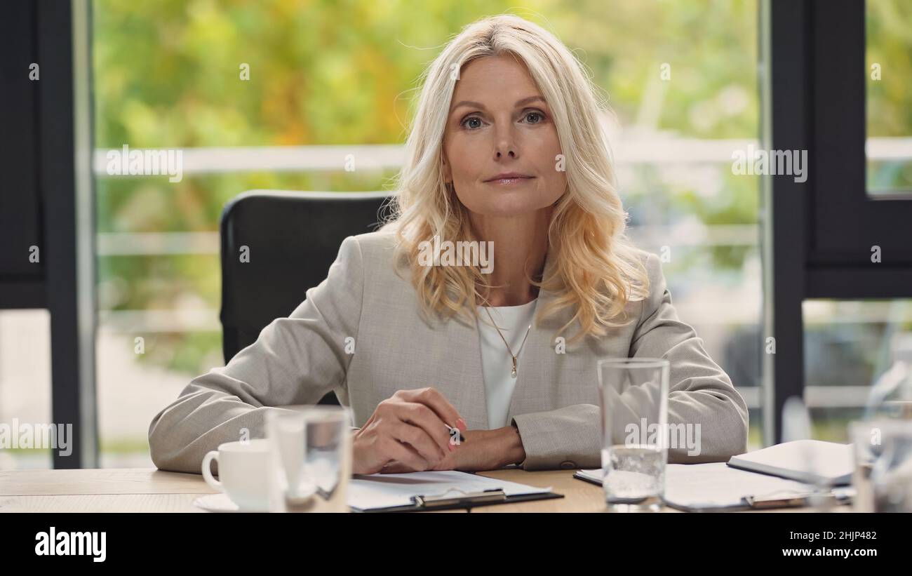 Corporate meeting blonde hi-res stock photography and images - Alamy