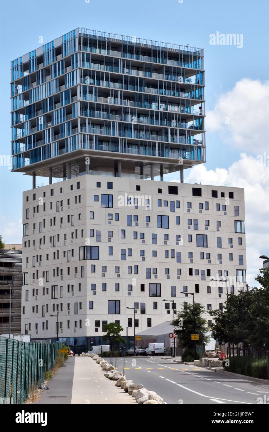 The Tour Innova, nearing completion, on brownfields site near Bordeaux St Jean station, with a mix of residential above and office accommodation below Stock Photo