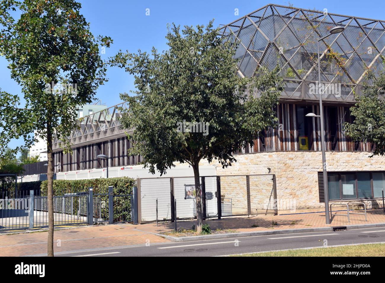 Vaclav Havel Elementary school, Ginko ecodistrict, Bordeaux, tough