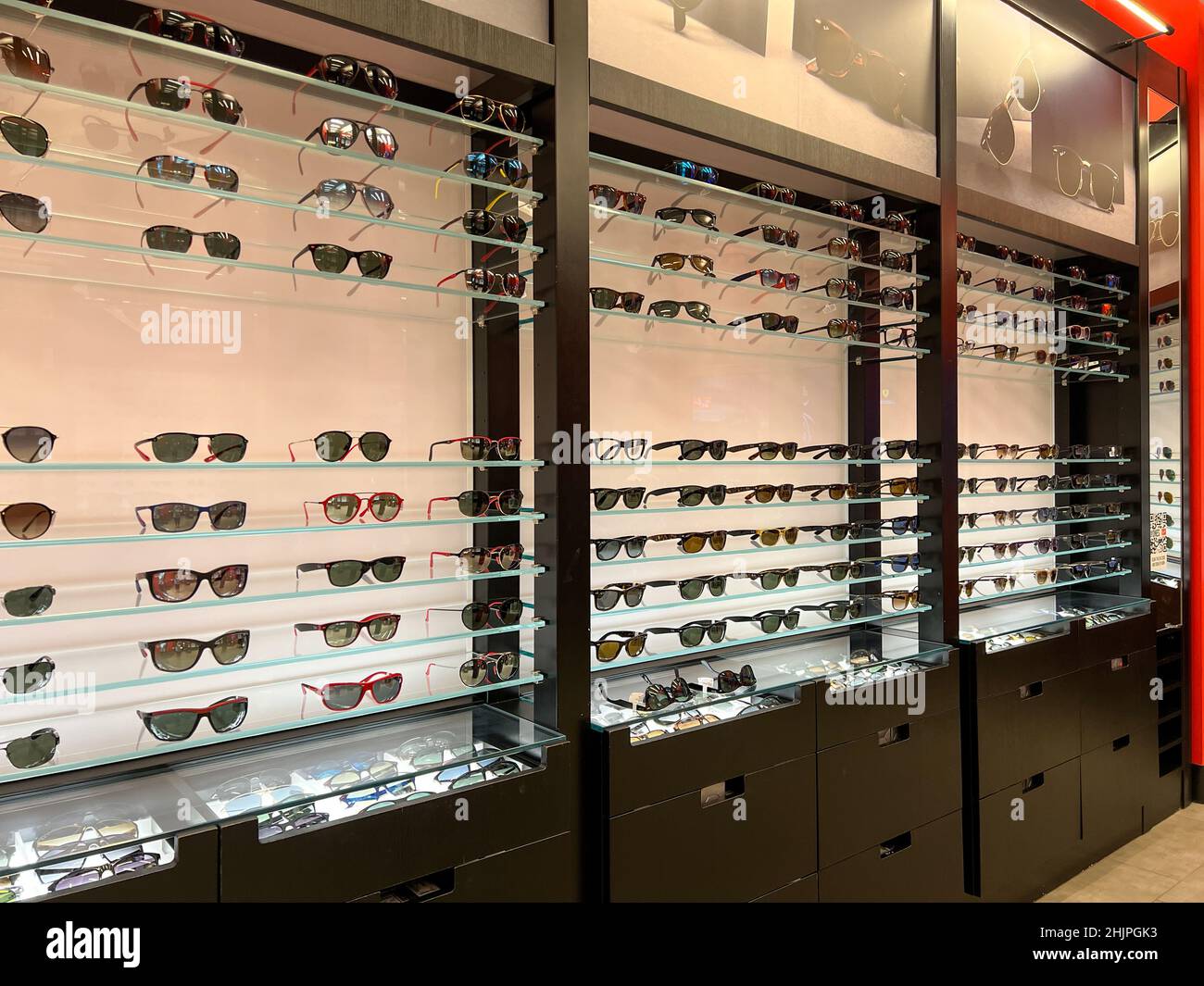 Ray ban store High Resolution Stock Photography and Images - Alamy