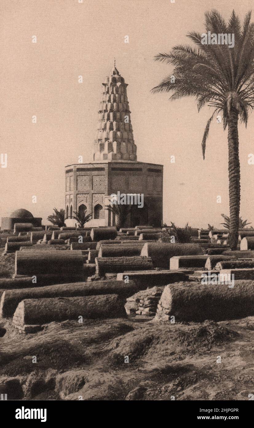 Baghdad. Reputed tomb of his favourite wife Zobeida, this fir-cone-domed shrine is one of the few relics of Haroun Al Raschid's city. Iraq (1923) Stock Photo