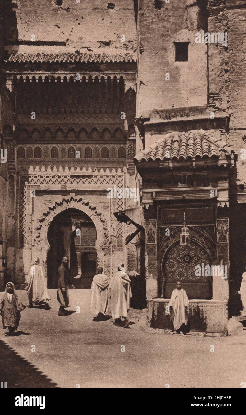 Barbary States. The water supply of Fez is abundant this, the Carpenters' fountain, is one of many in the town. Morocco (1923) Stock Photo