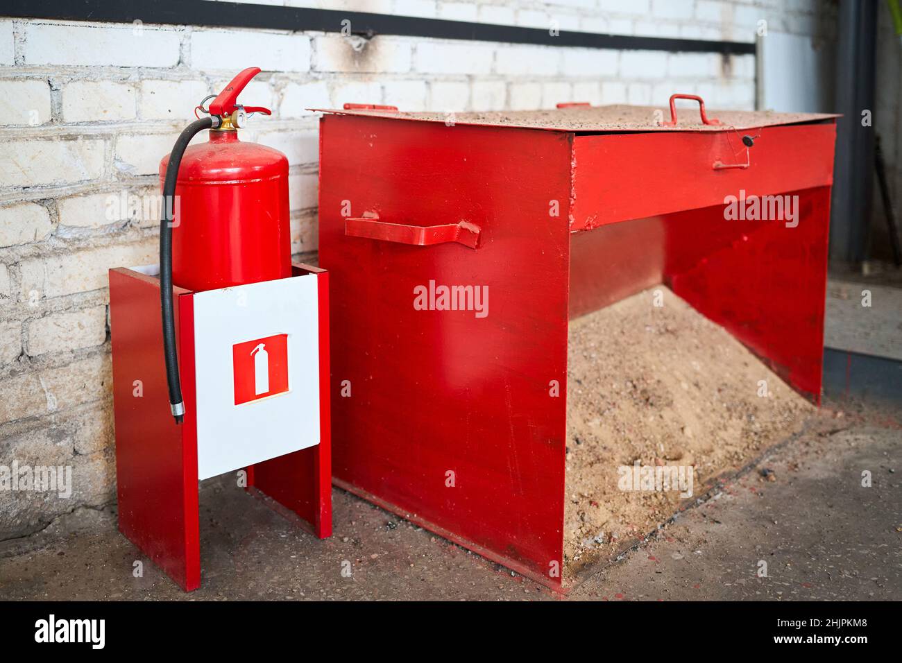 Primary means of fire extinguishing in case of fire or ignition, fire