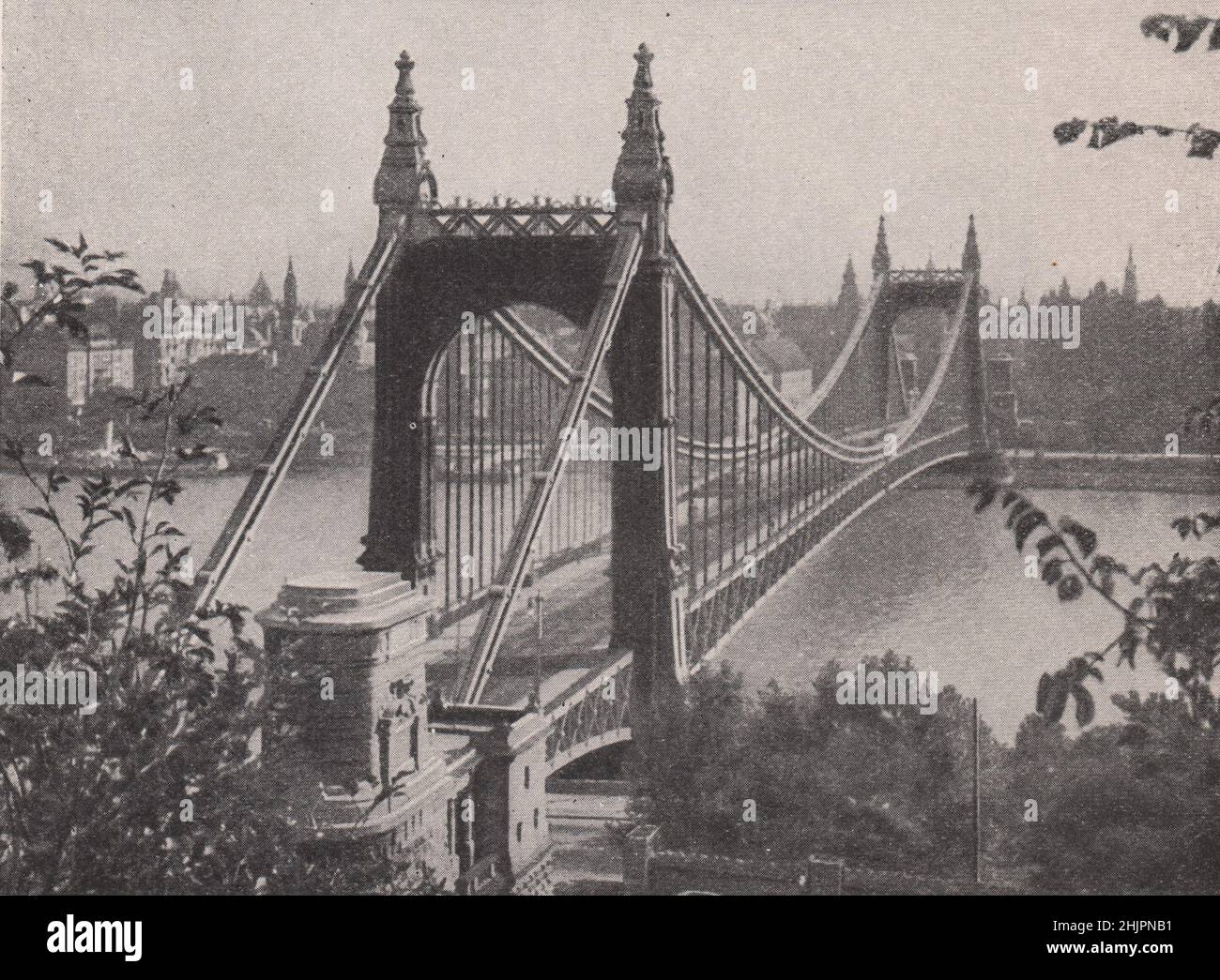 Elizabeth suspension bridge uniting pest and buda. Hungary. Budapest (1923) Stock Photo