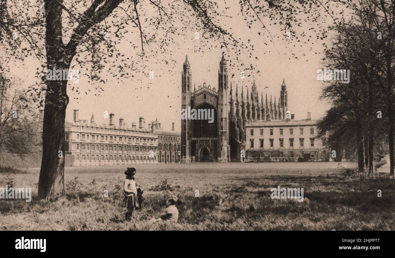 The Backs. King's presents fellows buildings & the chapel flanked by Clare with its many casements. Cambridge (1923) Stock Photo
