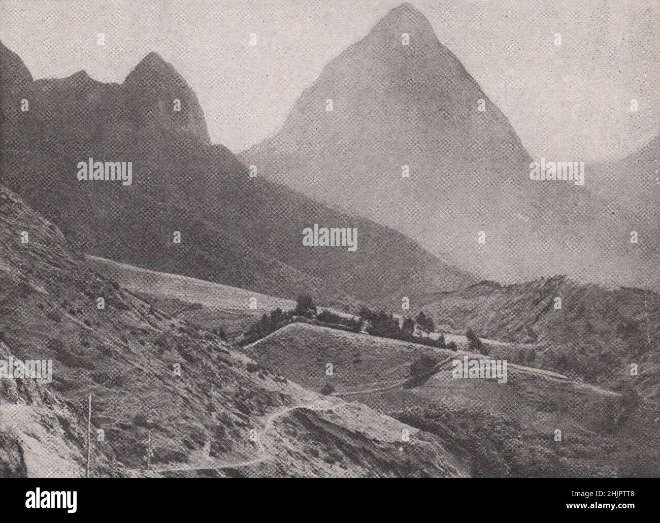El Yunque, loftiest pinnacle in Volcanic Mas-a-Tierra. Chile (1923) Stock Photo