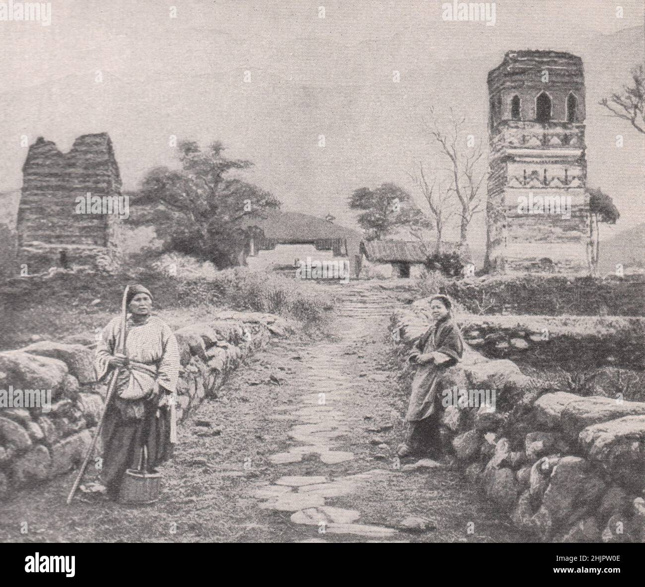 Remarkable ruins of Doubtful origin near Kiu-Kiang. China (1923) Stock Photo