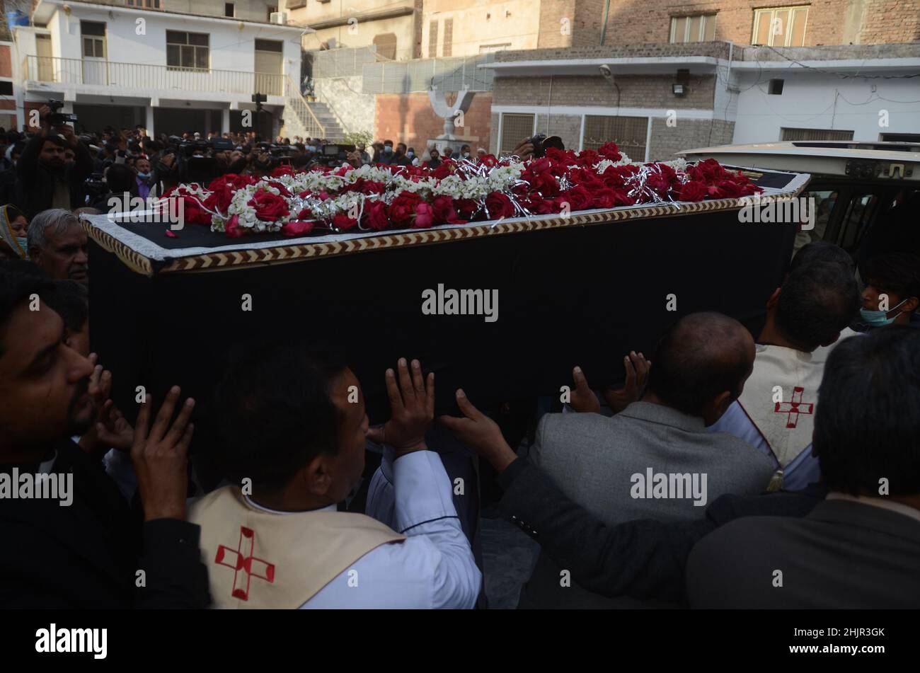 Peshawar, Khyber Pakhtunkhwa, Pakistan. 31st Jan, 2022. Mourners carry the casket of Christian priest, Father William Siraj, 75, during his funeral service at the All-Saints Church. Pakistani police widened their manhunt Monday for two unidentified assailants who shot and killed a Siraj and wounded another priest on Sunday. (Credit Image: © Hussain Ali/Pacific Press via ZUMA Press Wire) Credit: ZUMA Press, Inc./Alamy Live News Stock Photo