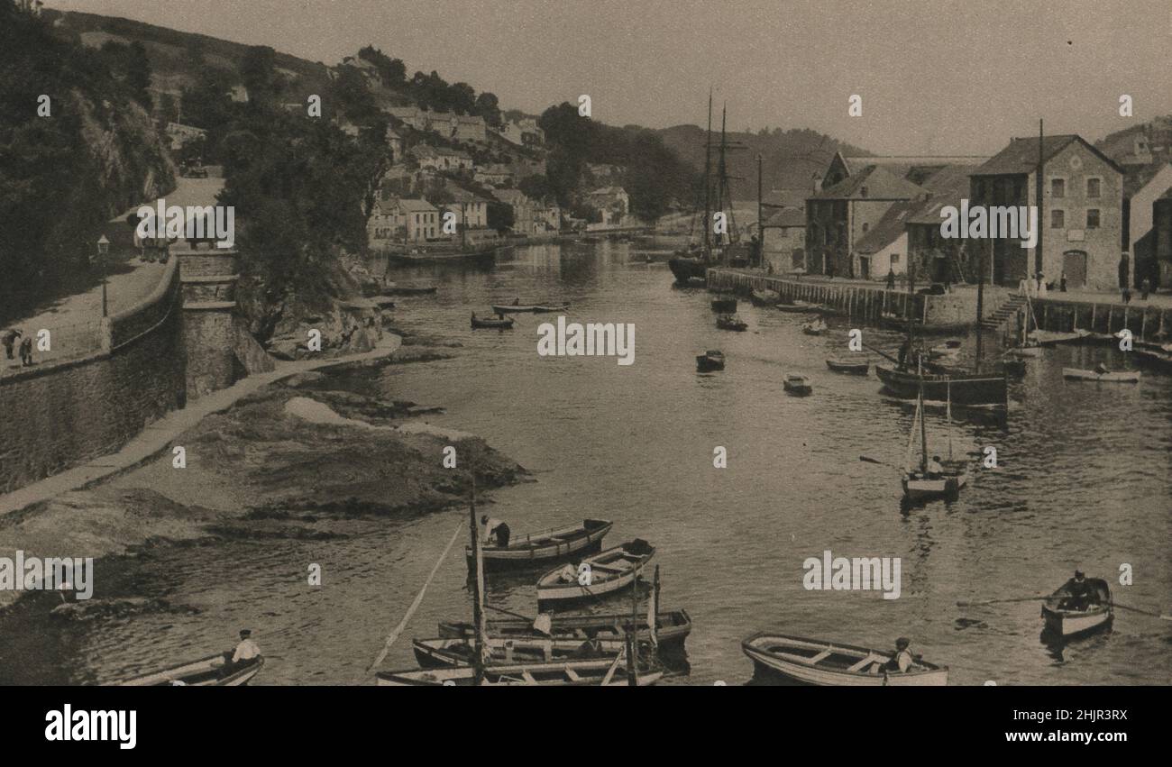 A quiet little port of Cornwall, Looe is set on both sides of the estuary of the Looe, 16 miles west of Plymouth (1923) Stock Photo