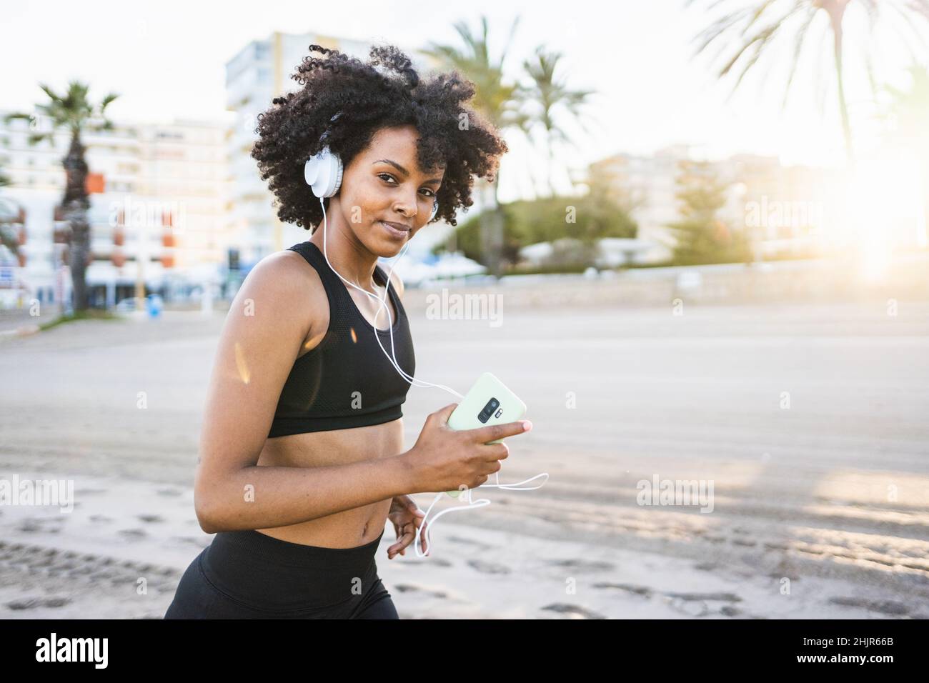 Black woman with afro hi-res stock photography and images - Alamy