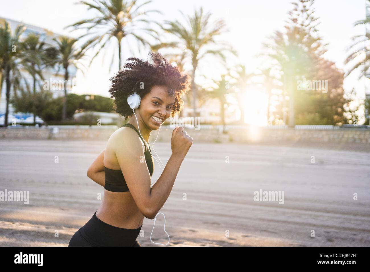 Black woman with afro hi-res stock photography and images - Alamy