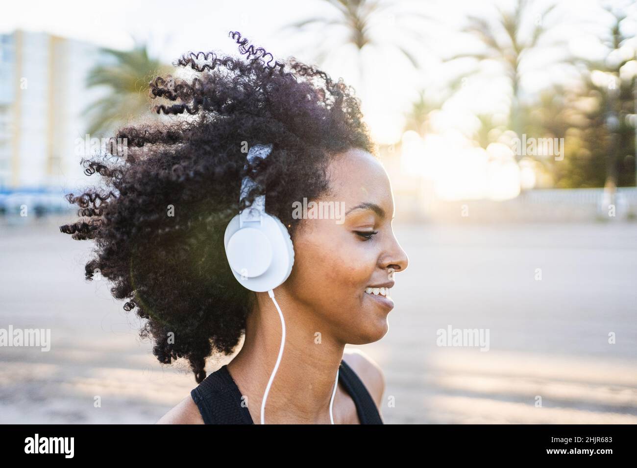 Black woman with afro hi-res stock photography and images - Alamy