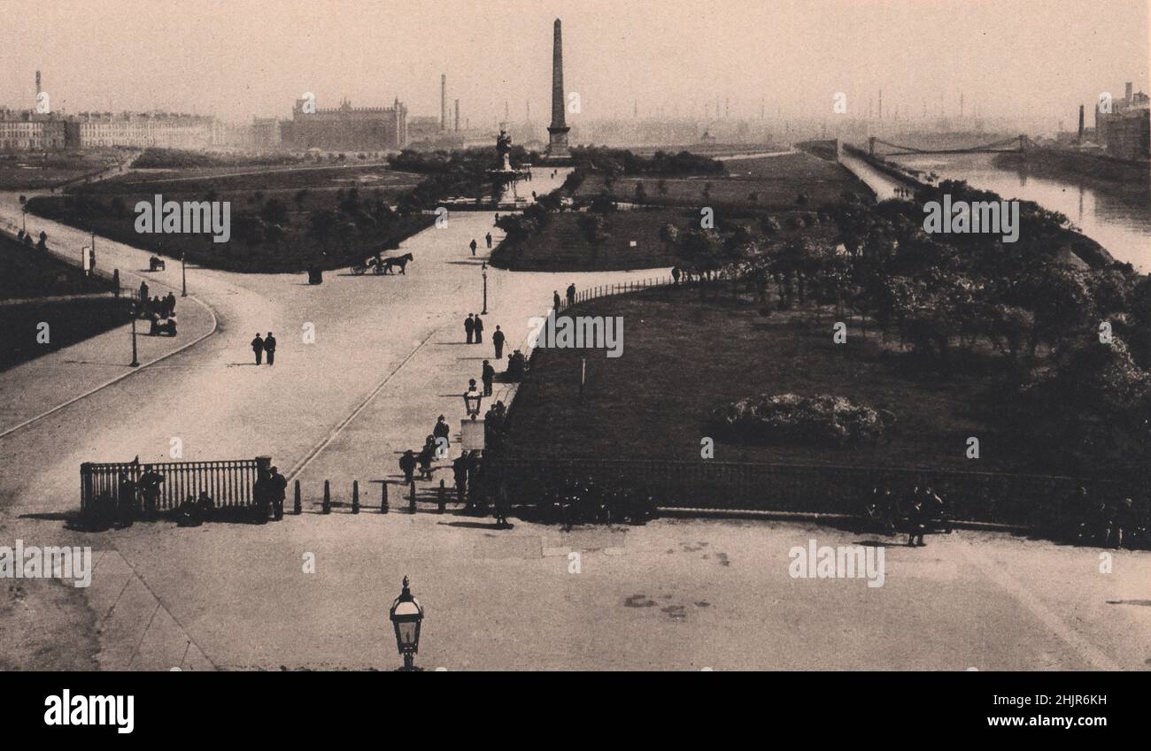 Between Rutherglen & Albert Bridges is Glasgow Green with the Nelson Monument & obelisk & St. Andrew's suspension bridge (1923) Stock Photo