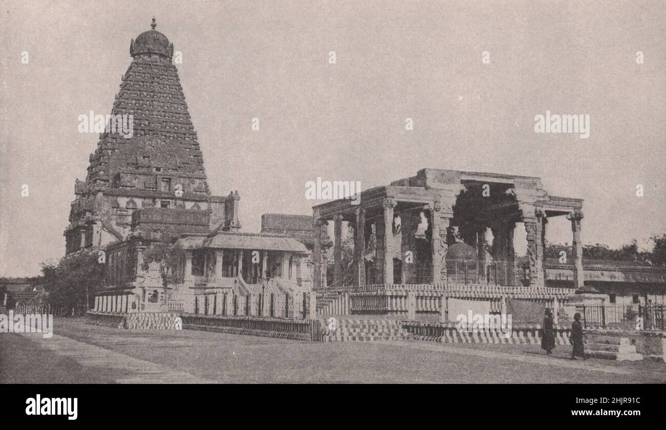 Gigantic pyramidal tower over the Vimana of the great temple at Tanjore. India Southern (1923) Stock Photo