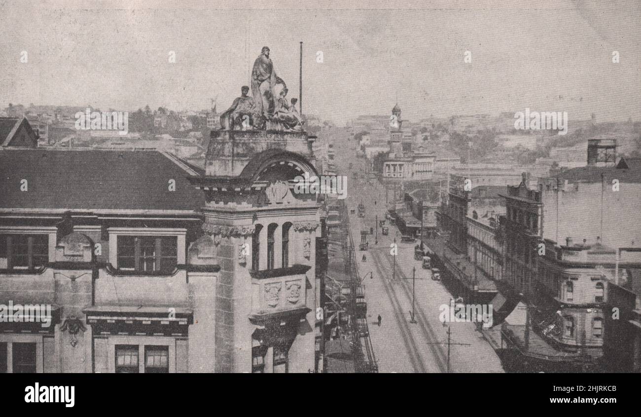 Looking over Auckland and up Queen Street, the city's principal thoroughfare. New Zealand (1923) Stock Photo