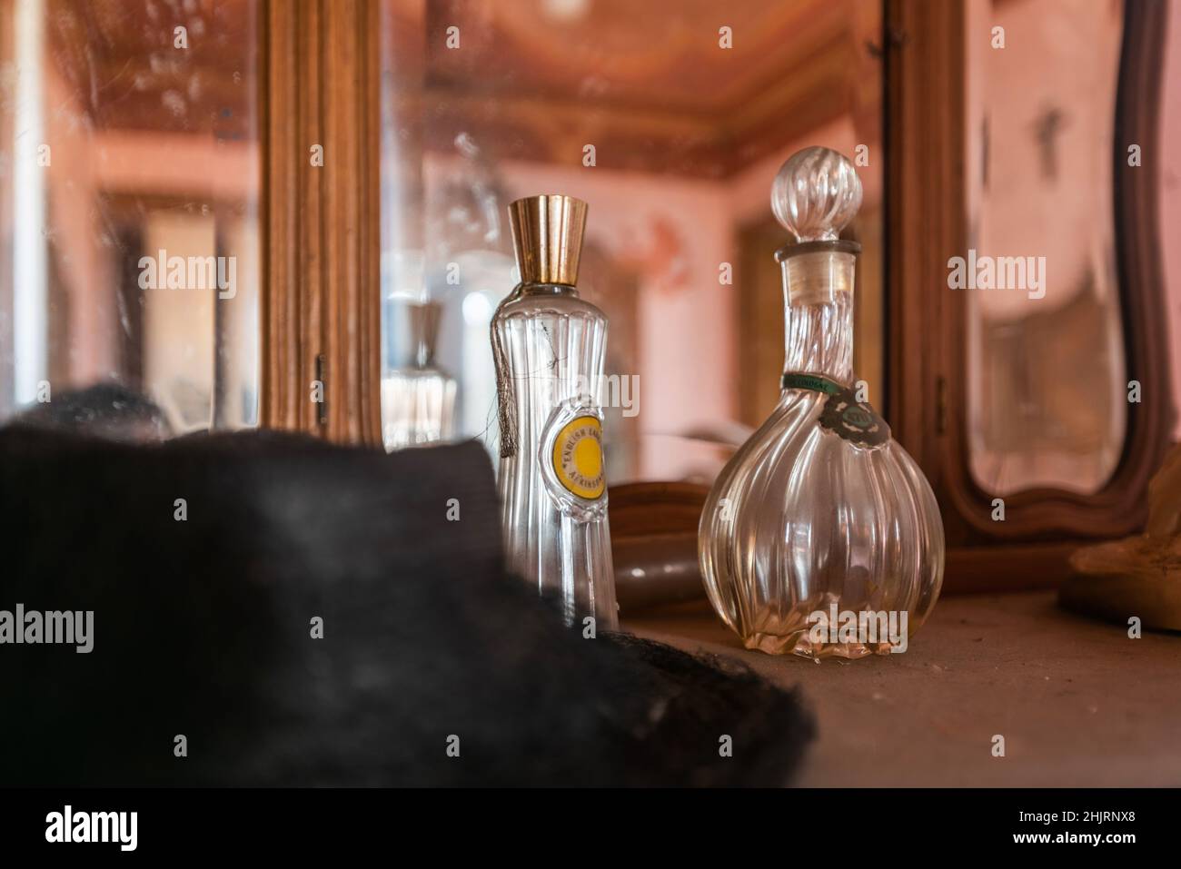 An antique perfume bottle hi-res stock photography and images - Alamy