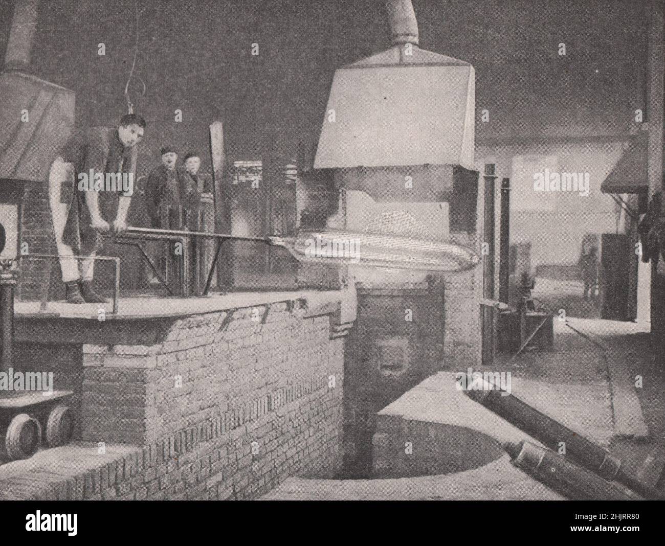 Sheet Glass: Heating the cylinder at a ' Blowing Hole '. Czech Republic. Prague (1923) Stock Photo