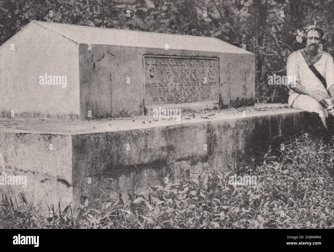 Tomb of Robert Louis Stevenson on Mount Vaea, Upolu. Samoa (1923) Stock Photo