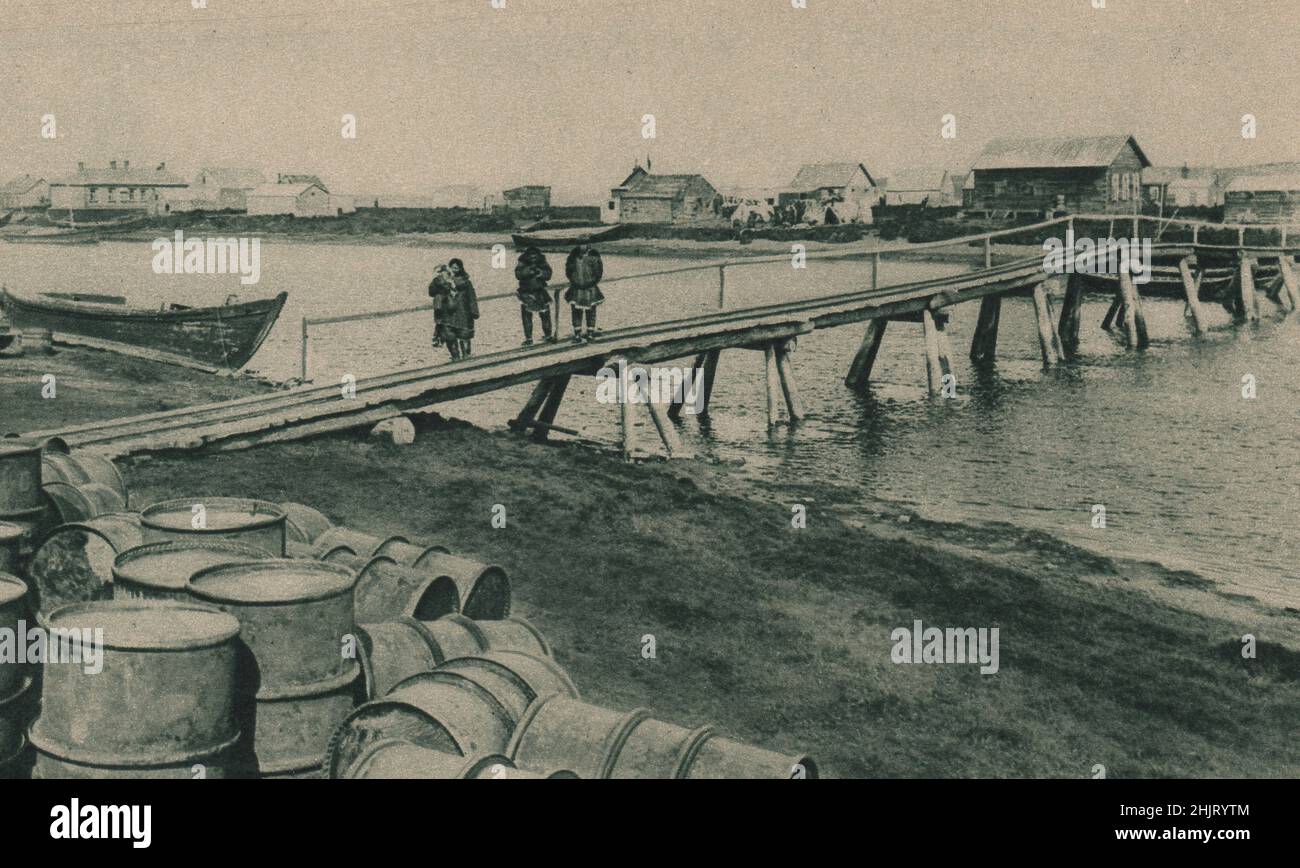 Close to Nijni-Mariinsk the Anadyr river is crossed by this clumsy wooden bridge. Russia. Siberia (1923) Stock Photo